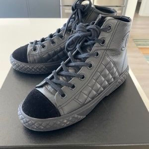 CHANEL NAVY BLUE/BLACK CALFSKIN/VELVET QUILTED HIGH TOP SNEAKERS SIZE 36
